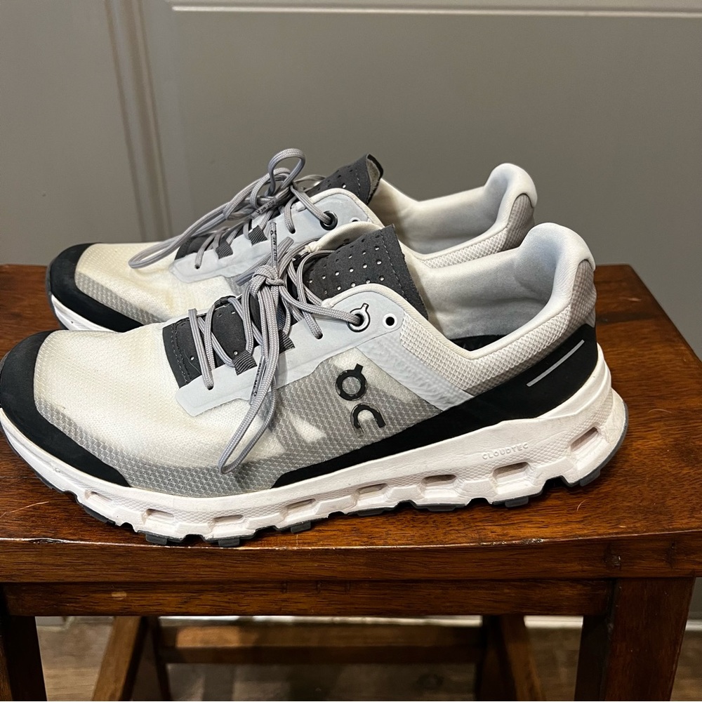 OnCloud- Cloud Vista- Women’s Size 9- Black & White